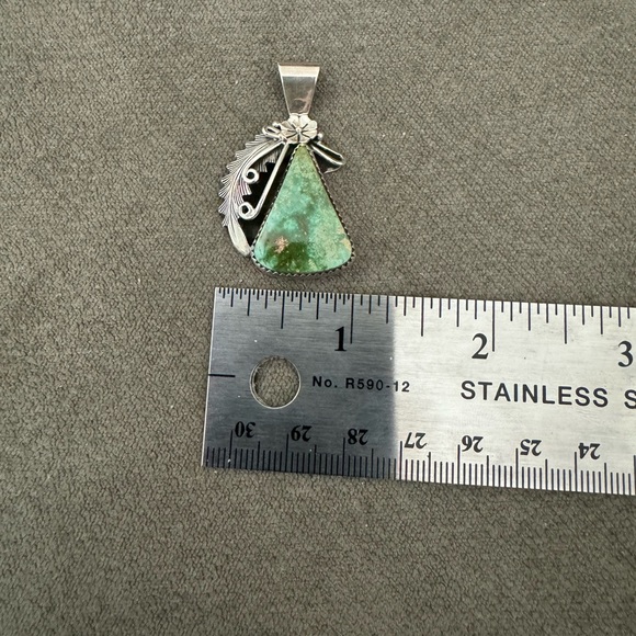 Green Turquoise and Sterling Silver Flower and Leaf Pendant Navajo stamped - Picture 4 of 4